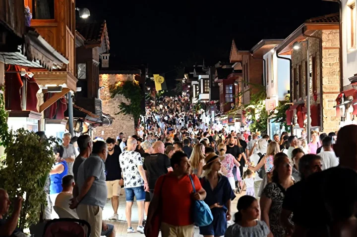 Gece müzeciliğinde ziyaretçi rekoru: Efes, Side ve Galata Kulesi'nde gece ziyareti 2 Kasım'a kadar uzatıldı 6 gece muzeciliginde ziyaretci rekoru efes side ve galata kulesinde gece ziyareti 2 kasima kadar ffdy3Rhr