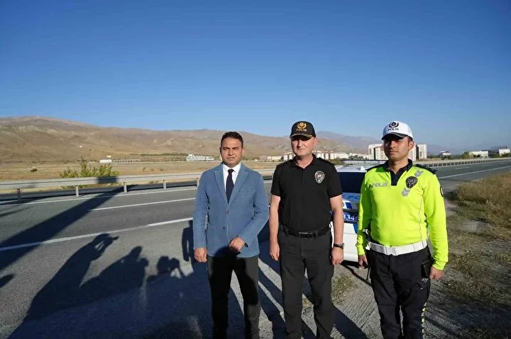 gecen yil 30 kisinin oldugu yola celik bariyerler tahlil oldu 2025 yilinda olumlu trafik nMR2sDwQ