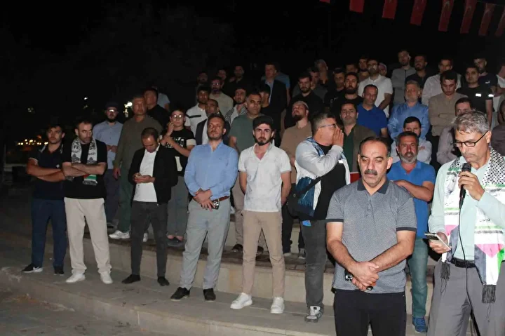 genc yasli cocuk siirtte binlerce insan global sumud filosuna takviye icin meydanlara indi 1 LPaR48NV