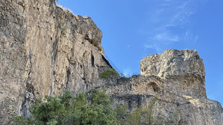gevhernik kalesindeki hafriyatlarda mezar odasi bulundu 11 cI7ll9GE