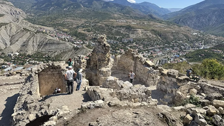 gevhernik kalesindeki hafriyatlarda mezar odasi bulundu 3 TOsG2n6N