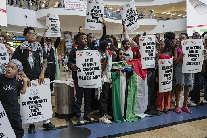 global sumud filosuna katilan guney afrikali aktivistler ulkelerine dondu 0 yaMN98p1