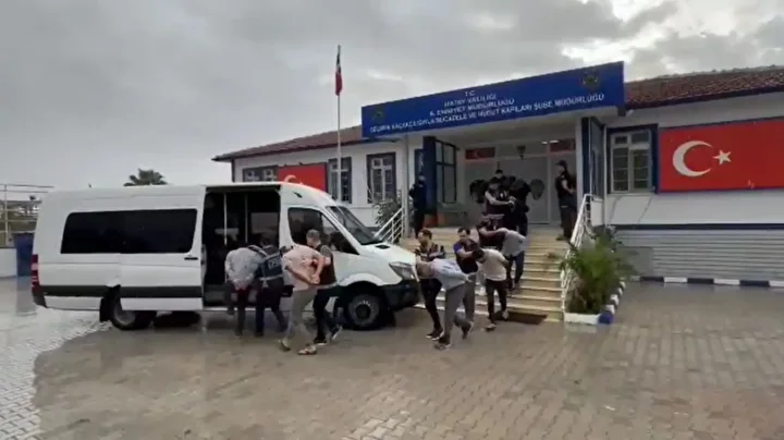 gocmen kacakcilarina safak operasyonu 10 tutuklama 2 PSZYhD7p