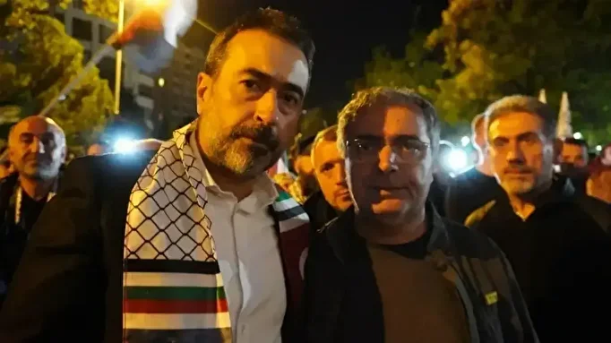 Hakan Han Özcan'dan İsrail tarafından esir alınan Metehan Sarı'nın ailesine dayanak: Global intifada başlayacak 1 hakan han ozcandan israil tarafindan esir alinan metehan sarinin ailesine dayanak global intifada baslayacak HPHuX83l