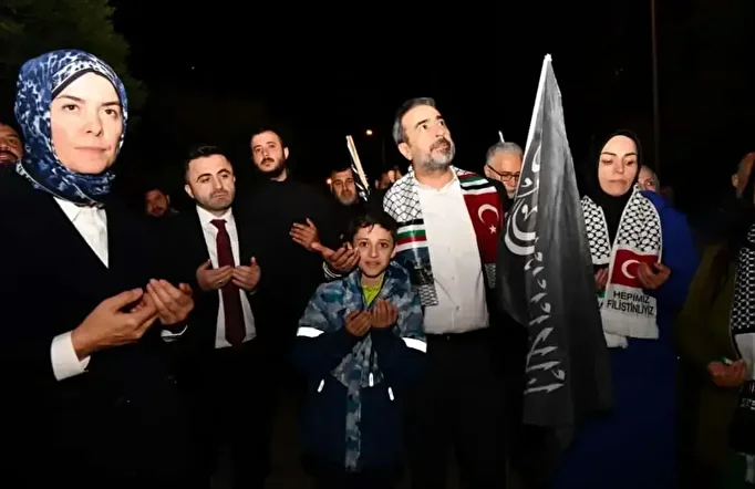 Hakan Han Özcan'dan İsrail tarafından esir alınan Metehan Sarı'nın ailesine dayanak: Global intifada başlayacak 3 hakan han ozcandan israil tarafindan esir alinan metehan sarinin ailesine dayanak global intifada baslayacak mNH329U7