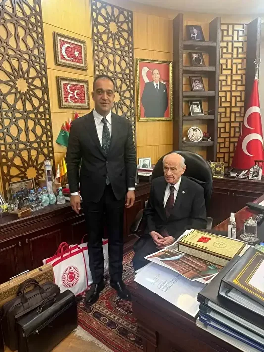 hizmete kazandirilan yeni teskilat binasinin tapusunu mhp lideri bahceliye takdim ettiler 1 wXOtvDgc