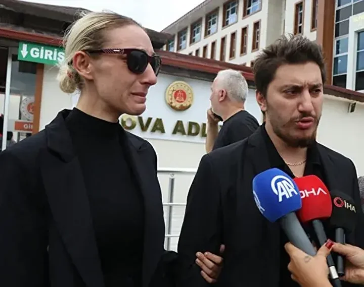 İbrahim Tatlıses’ten Güllü’nün kuşkulu mevti hakkında çarpıcı açıklama: Balkon kapısı ayrıntısı gündem oldu 3 ibrahim tatlisesten gullunun kuskulu mevti hakkinda carpici aciklama balkon kapisi ayrintisi gundem oldu 2 8FE6InGS