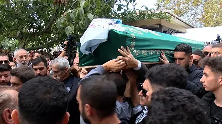 İbrahim Tatlıses’ten Güllü’nün kuşkulu mevti hakkında çarpıcı açıklama: Balkon kapısı ayrıntısı gündem oldu 5 ibrahim tatlisesten gullunun kuskulu mevti hakkinda carpici aciklama balkon kapisi ayrintisi gundem oldu 4 FOBWvC5j