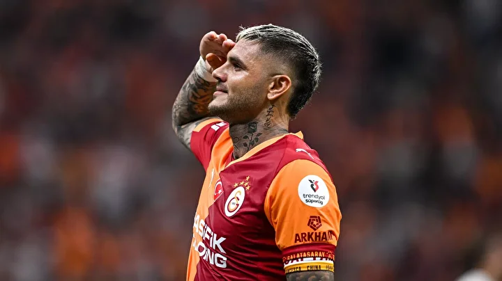 icardinin transfer gorusmesi yaptigi ekip herkesi sasirtti formayi bile giydirdiler 3 EwGNfl6z