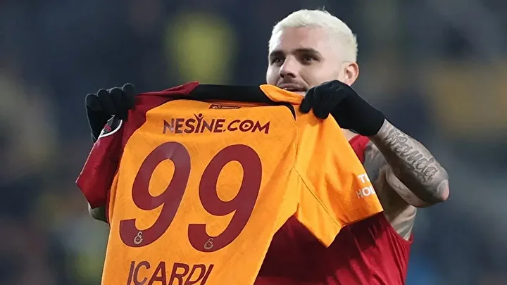 icardinin transfer gorusmesi yaptigi ekip herkesi sasirtti formayi bile giydirdiler 6