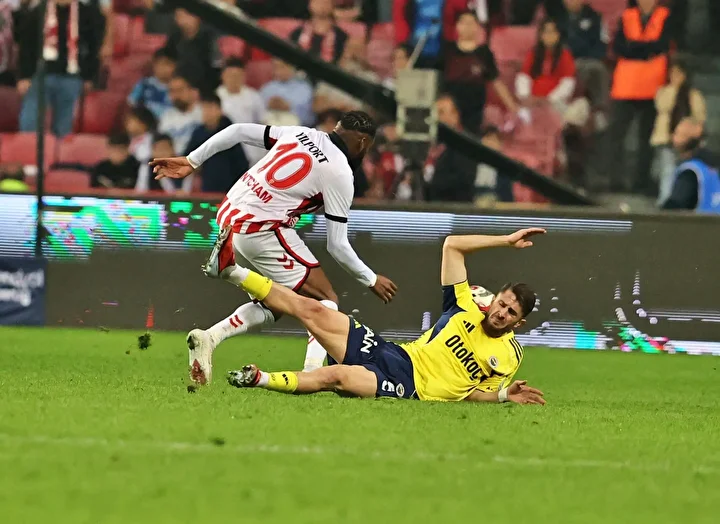 ilker yagcioglundan fenerbahceli futbolcuya ondan artik hicbir sey beklemiyorum 1 11XDlFMT