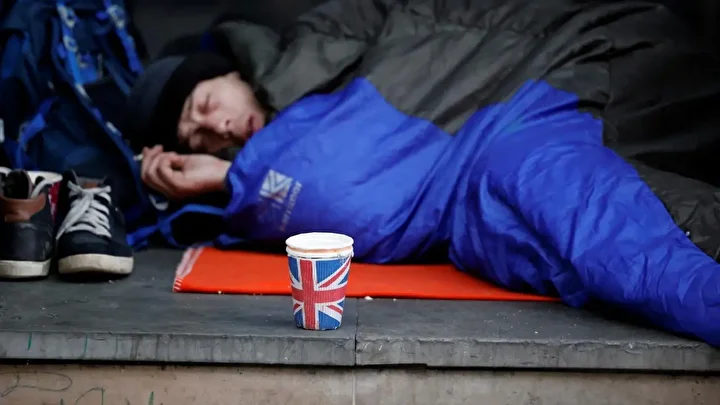 ingilterede kriz giderek buyuyor evsiz sayisi rekor duzeye ulasti her gun 4 kisi oluyor UNOiXT66