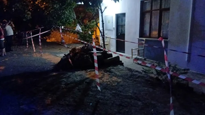 İnşaat alanında toprak kaydı: Bitişikteki 2 katlı bina tahliye edildi 4 insaat alaninda toprak kaydi bitisikteki 2 katli bina tahliye edildi 3 v8FRidRb