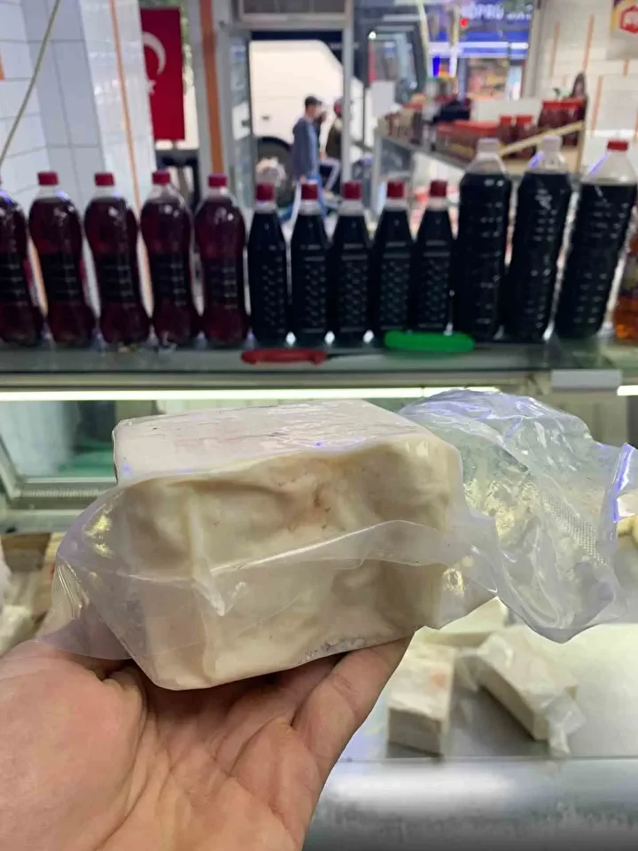 insan sihhatini hice saydilar manisada 49 kilo bozuk peynir imha edildi 0 Mqa1qLbF