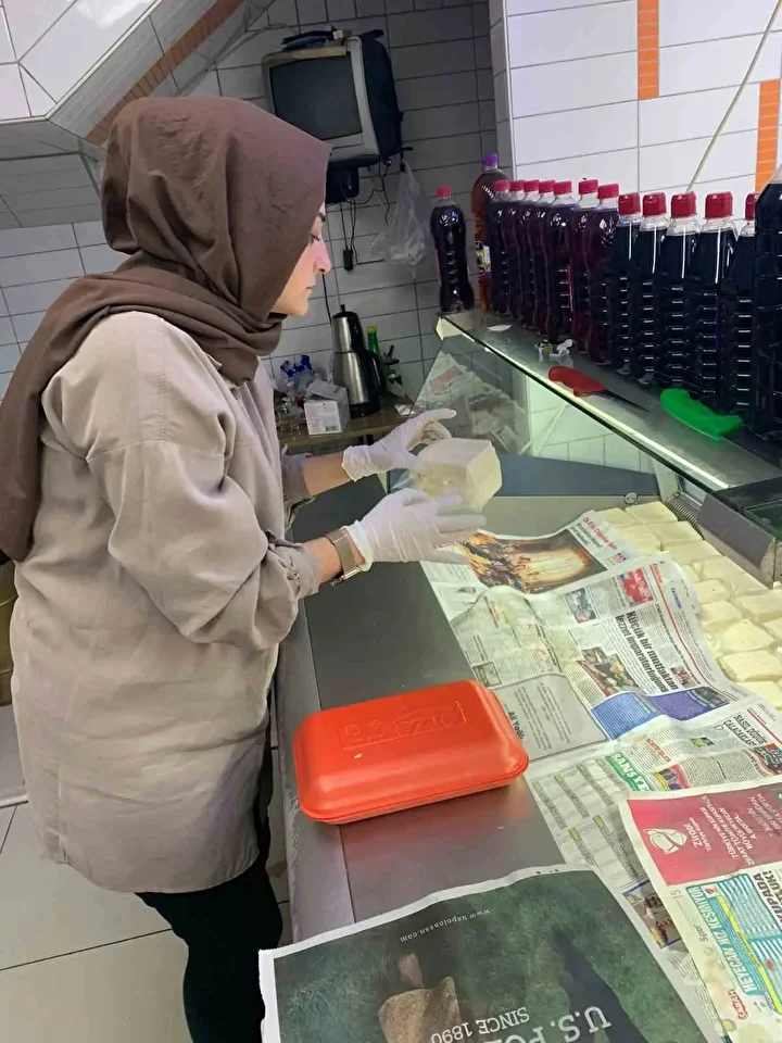 insan sihhatini hice saydilar manisada 49 kilo bozuk peynir imha edildi 5 WIXAYPg1
