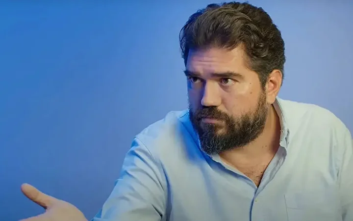 Ismail Jakobs'un nerede olduğu ortaya çıktı: Bu türlü rezillik olur mu? 3 ismail jakobsun nerede oldugu ortaya cikti bu turlu rezillik olur mu 2 qX42EDnp