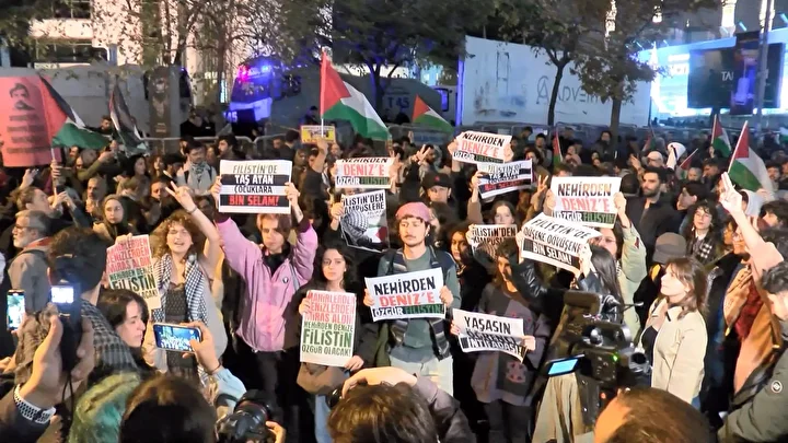 İsrail Başkonsolosluğu önünde protesto yapıldı 2 israil baskonsoloslugu onunde protesto yapildi 1 k9ZO4A2X