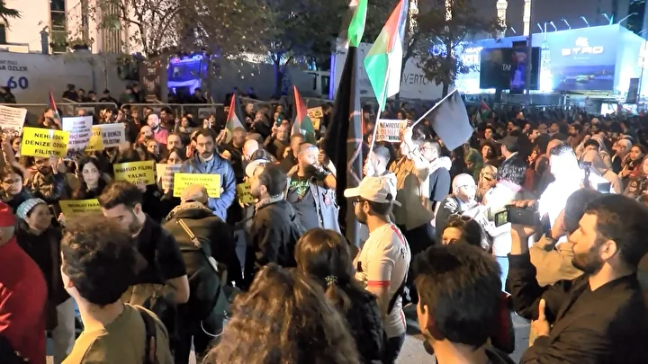 İsrail Başkonsolosluğu önünde protesto yapıldı 4 israil baskonsoloslugu onunde protesto yapildi 3
