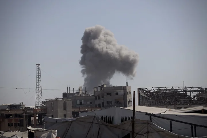 israilin gazzeye yonelik taarruzlari suruyor bolgeden agir dumanlar yukseldi 2 it4Jn2u9