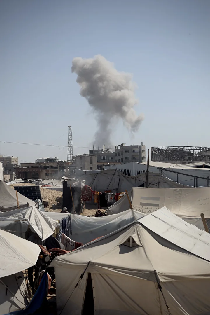 israilin gazzeye yonelik taarruzlari suruyor bolgeden agir dumanlar yukseldi 5