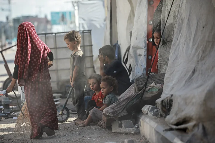 israilin hucumlari altindaki gazzede guclu omur sartlari hayatta kalma cabasi veriyorlar 10 H84YsyNe