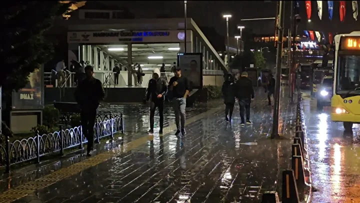 istanbulda saganak nedeniyle maltepe ve uskudarda caddeleri su basti 5 qIcP8AbC