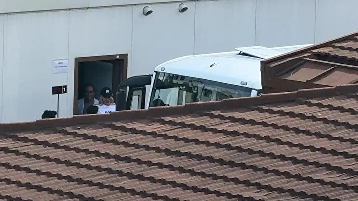 istanbulda unlu isimlere uyusturucu operasyonu isimli tipa sevk imgeleri ortaya cikti 2 ye88NgUz