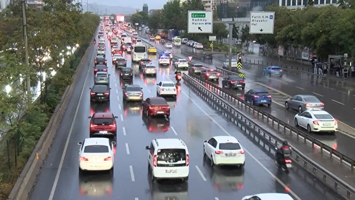 istanbulda yagmurun tesiri ile agir trafik olustu yuzde 80e kadar cikti 1 OXERdVEm