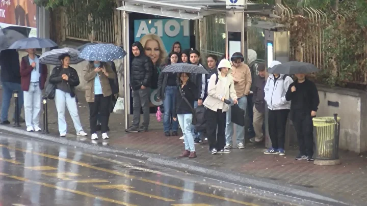 istanbulda yagmurun tesiri ile agir trafik olustu yuzde 80e kadar cikti 2 pzVj5n33