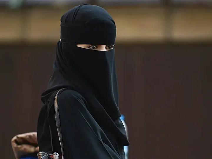 italyada basbakan meloninin partisi pece ve burka yasagi icin yasa teklifi verdi mescitler denetlenecek N79ziRyB