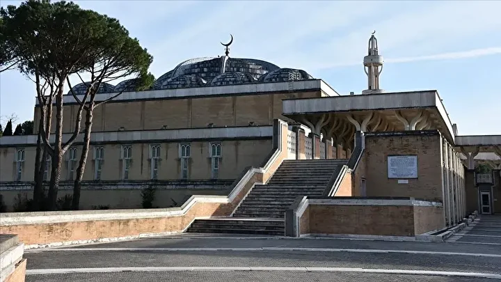 italyada basbakan meloninin partisi pece ve burka yasagi icin yasa teklifi verdi mescitler denetlenecek zBX1H14T