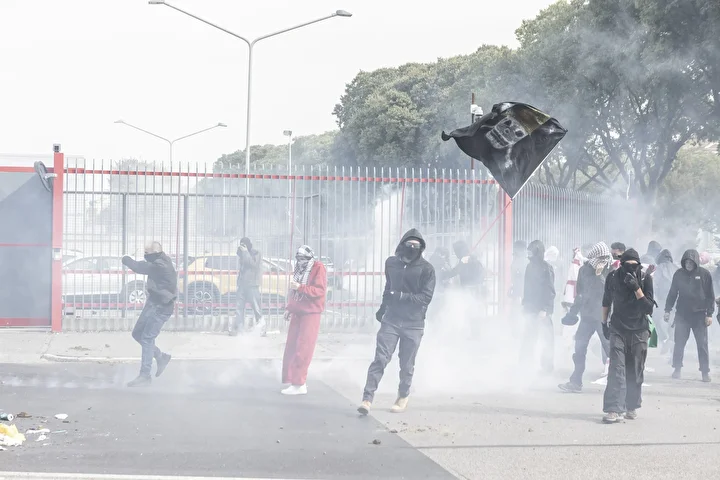 İtalya’da İsrail’in Global Sumud Filosu’na saldırısını protesto etmek üzere genel greve gidildi 15 italyada israilin global sumud filosuna saldirisini protesto etmek uzere genel greve gidildi 14 PEwyVb2Z