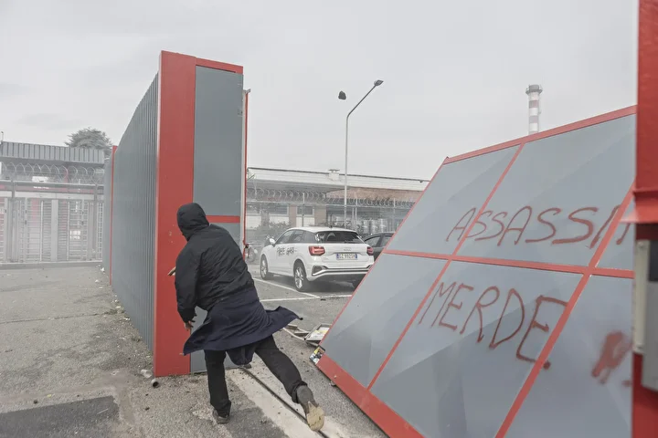 İtalya’da İsrail’in Global Sumud Filosu’na saldırısını protesto etmek üzere genel greve gidildi 4 italyada israilin global sumud filosuna saldirisini protesto etmek uzere genel greve gidildi 3 NWsiO1eV
