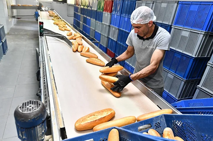 İzmir'de halk ekmeğe artırım geldi: 8 liradan 10 liraya çıktı 3 izmirde halk ekmege artirim geldi 8 liradan 10 liraya cikti 2 NLMJD7OB