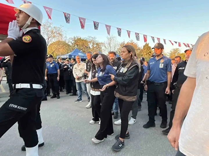 izmirdeki polis merkezine atakta yaralanan polis memuru omer amilag sehit oldu ne olur omerimi nlpKu2Yy