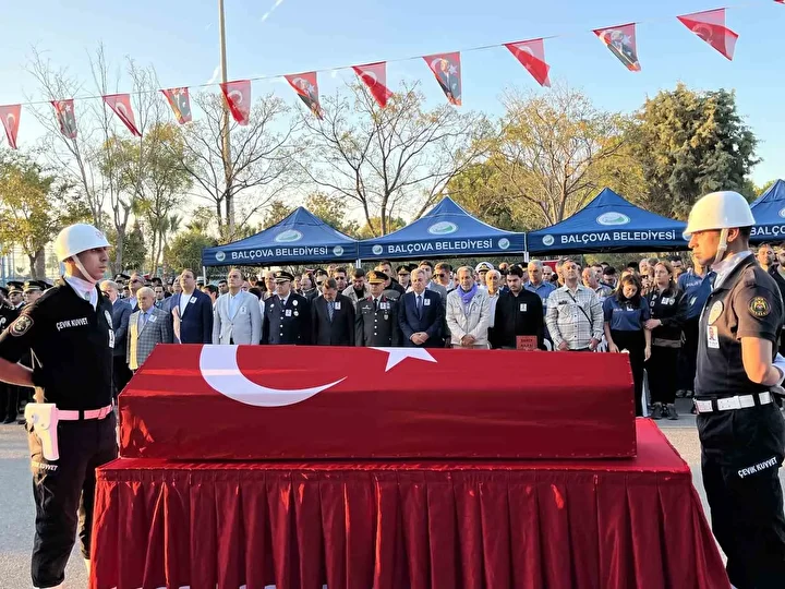izmirdeki polis merkezine atakta yaralanan polis memuru omer amilag sehit oldu ne olur omerimi swgS4Yd3