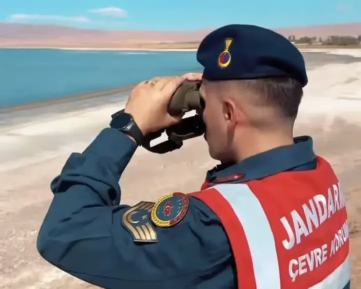 jandarma gruplari onlar icin ercek golunde nobet tutuyor 2
