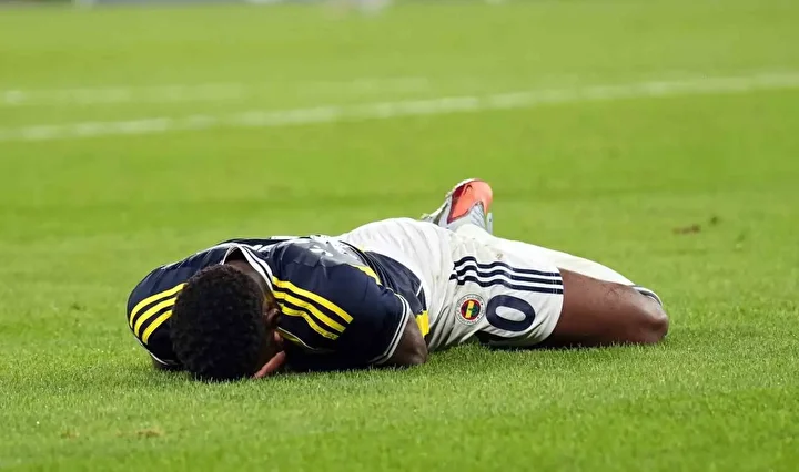 Jhon Duran'ın alanlara dönüş tarihi aşikâr oldu! Dev maçta forma giyebilecek 2 jhon duranin alanlara donus tarihi asik r oldu dev macta forma giyebilecek 1 O1H8ibZg