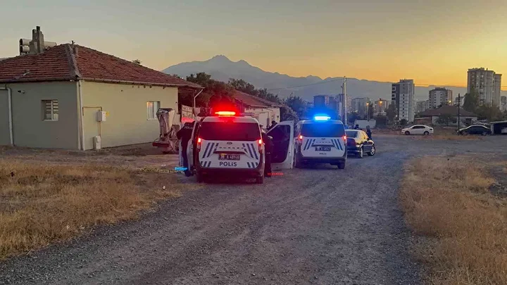 kar maskeli saldirganlar baba ve oglunu vurdu 2 KAPydjWd