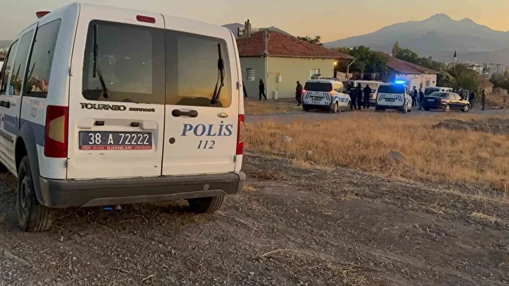 kar maskeli saldirganlar baba ve oglunu vurdu 5 TfApFl7Z