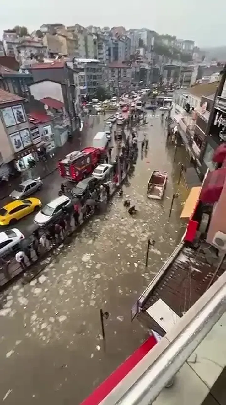 karadeniz ereglide saganak ve dolu hayati felc etti 1 fyegLBZd