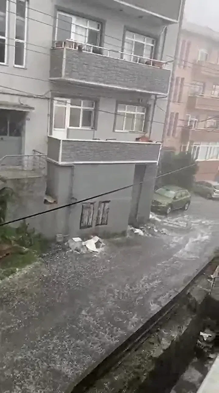 karadeniz ereglide saganak ve dolu hayati felc etti 4 ZFgQpGCr