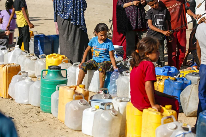 katil israil ataklari altindaki gazzede su krizi suruyor 3 DOZ565cy