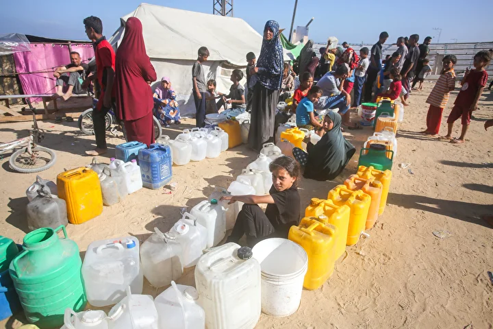 katil israil ataklari altindaki gazzede su krizi suruyor 4