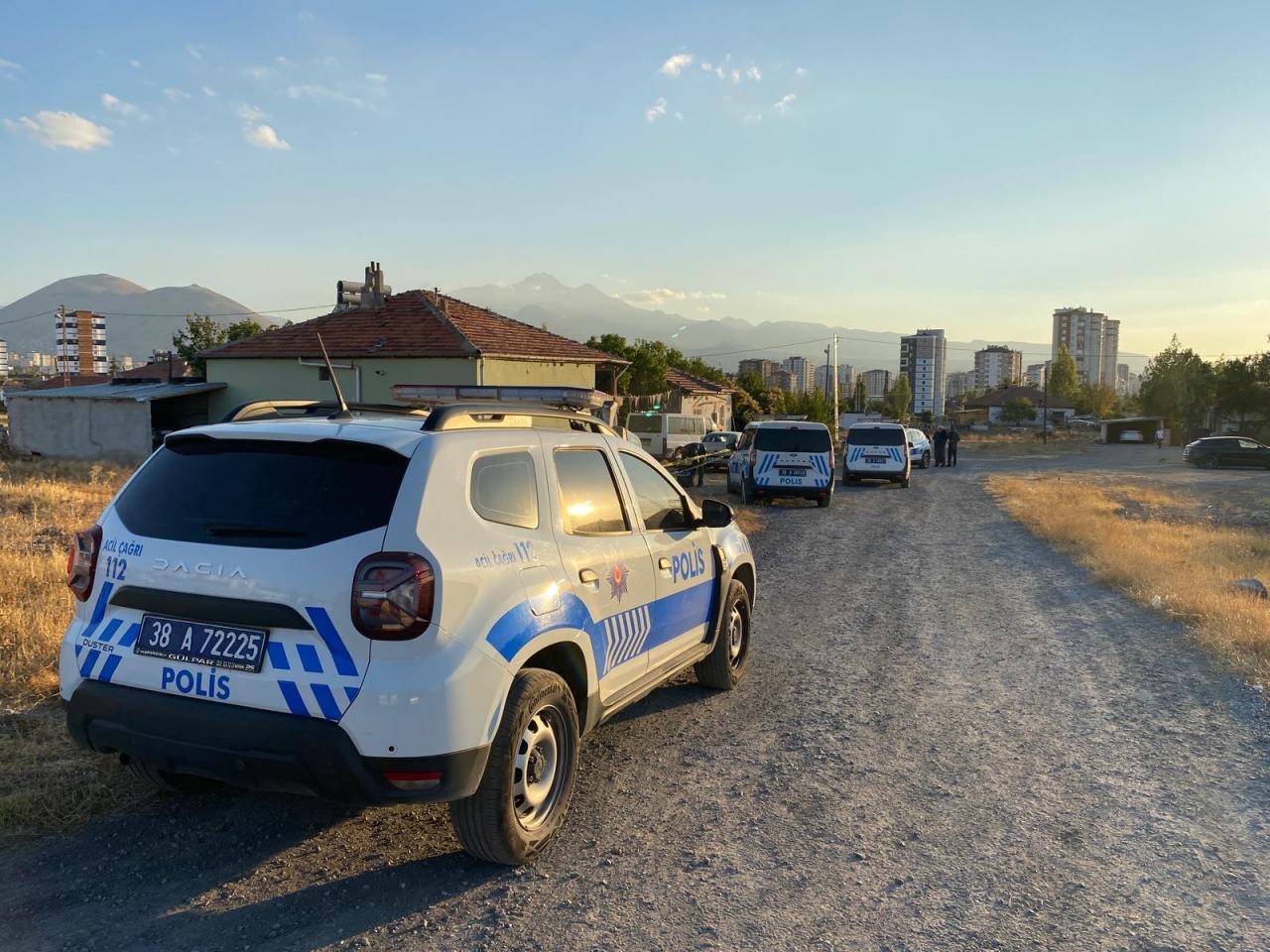 Kayseri'de baba ve oğlu silahlı hücuma uğradı 3 kayseride baba ve oglu silahli hucuma ugradi 2 HtCwsRLj