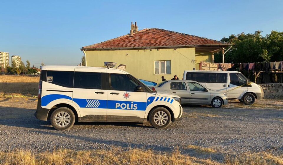 Kayseri’de baba ve oğlu silahlı hücuma uğradı kayseride baba ve oglu silahli hucuma ugradi 3ZSFGiBb.jpg