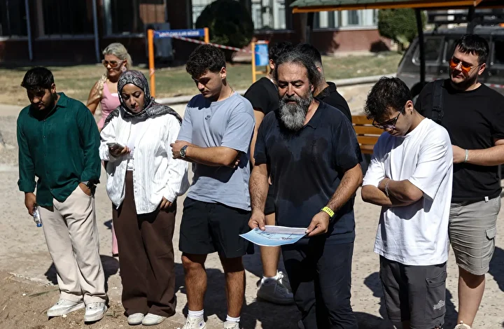 Kıyıya vurduktan sonra üniversite yerleşkesinin bahçesine gömülmüştü: 14 metrelik iskelet 'askıya' alınıp sergilenecek 3 kiyiya vurduktan sonra universite yerleskesinin bahcesine gomulmustu 14 metrelik iskelet askiya alinip sergilenecek 2 3S3Vwwsk