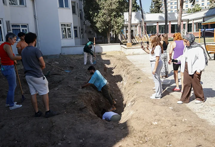 Kıyıya vurduktan sonra üniversite yerleşkesinin bahçesine gömülmüştü: 14 metrelik iskelet 'askıya' alınıp sergilenecek 4 kiyiya vurduktan sonra universite yerleskesinin bahcesine gomulmustu 14 metrelik iskelet askiya alinip sergilenecek 3 cCK1KVLs