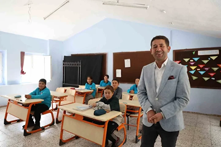 Köy okulunda özel okul konforu: Sınıfta yalnızca 8 şahıslar, bütün Türkiye'ye örnek oldu 1 koy okulunda ozel okul konforu sinifta yalnizca 8 sahislar butun turkiyeye ornek oldu 0 vLntFbQ6