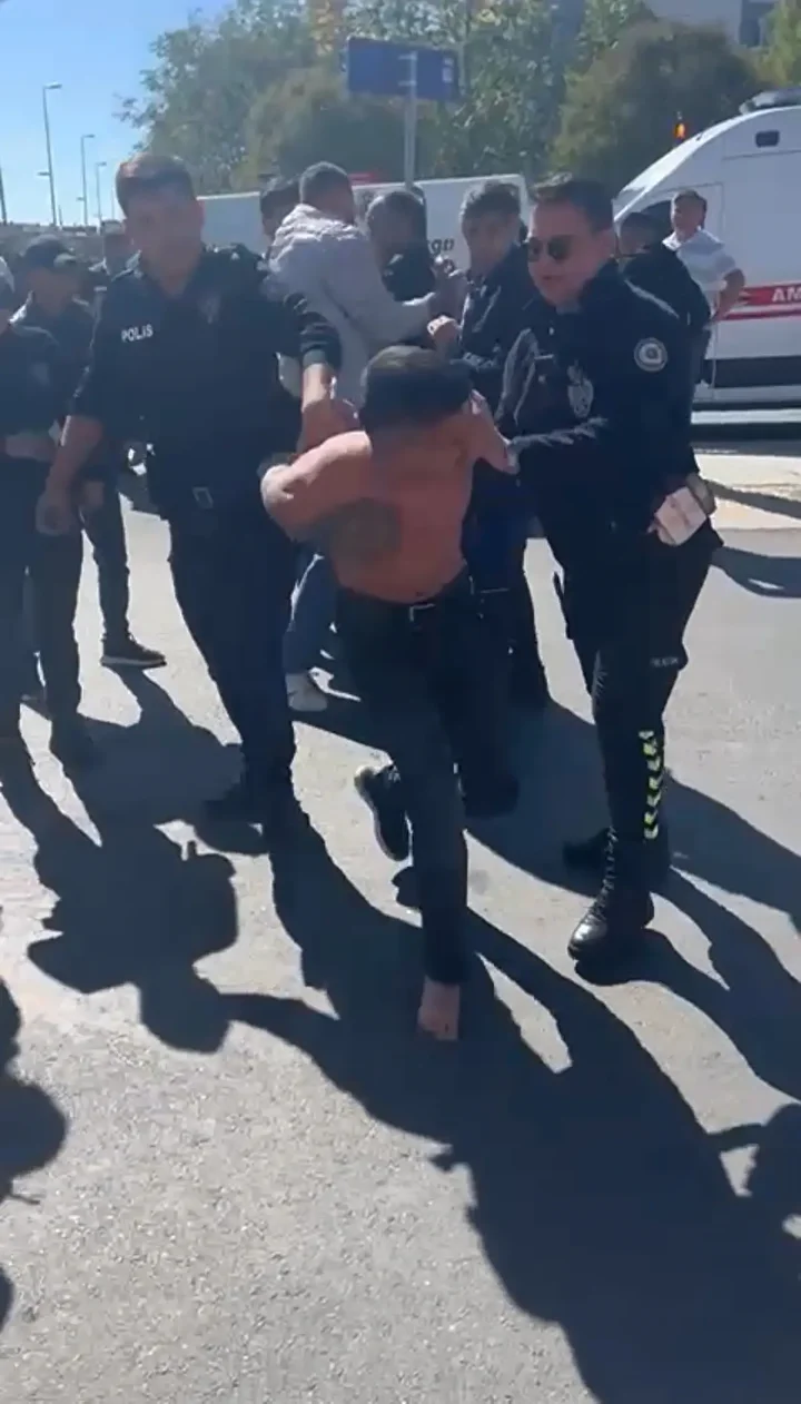 kucukcekmecede kaza yapan alkollu sofor polise direndi 3 YzvfcLUT
